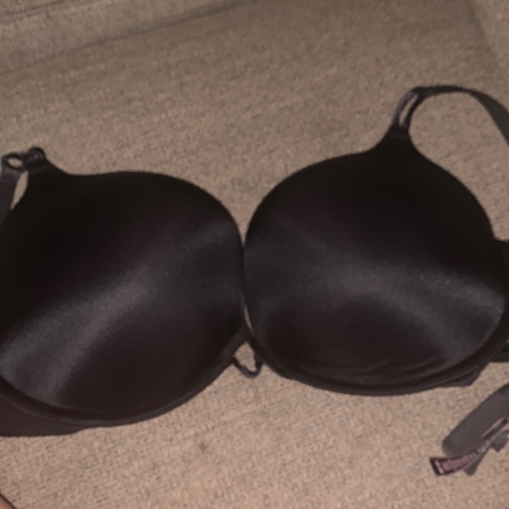 Victoria’s Secret BombShell bra 38C